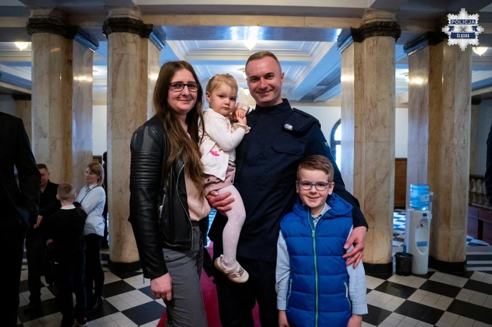 Zdjęcie w galerii na portalu naszwodzislaw.com: Nowo przyjęci policjanci złożyli ślubowanie [FOTO] wiadomości z regionu