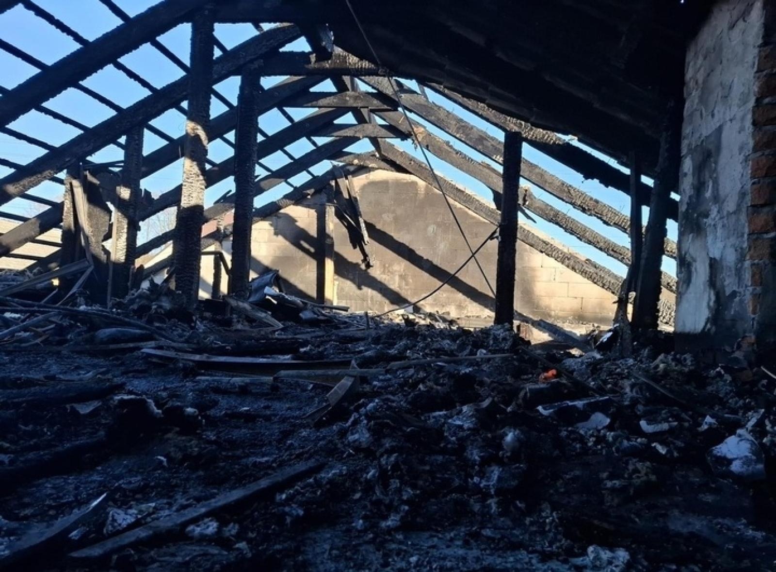 Zdjęcie w galerii na portalu naszwodzislaw.com: Stracili wszystko, zanim zdążyli zamieszkać. Pomoc dla pogorzelców wiadomości z regionu