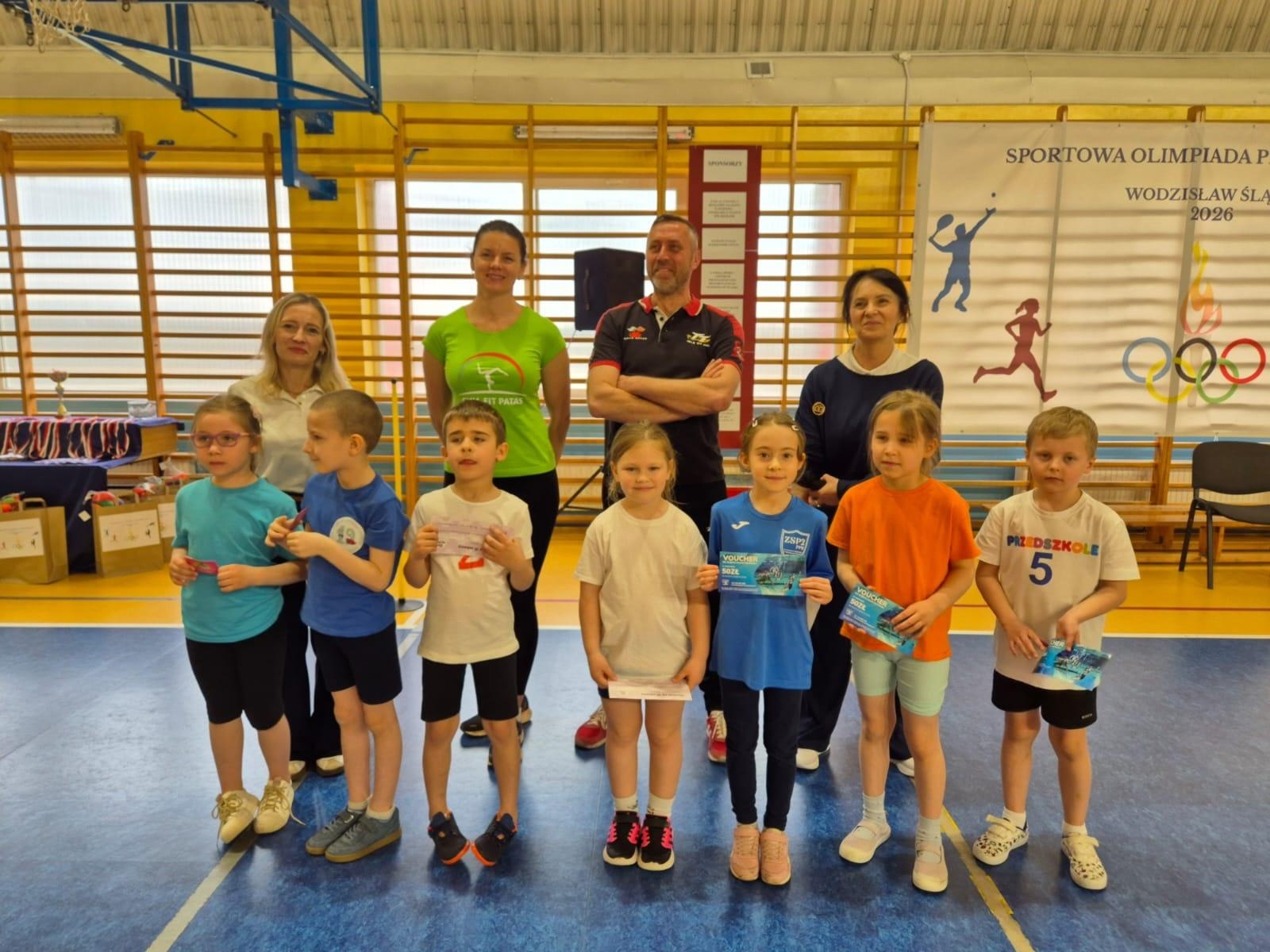 Zdjęcie w galerii na portalu naszwodzislaw.com: Festiwal dziecięcej energii. Przedszkolaki przejęły sportową halę [FOTO] wiadomości z regionu