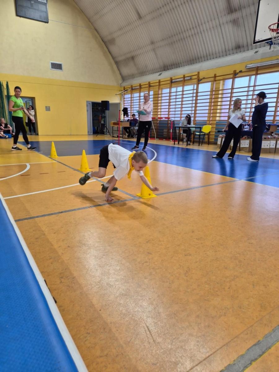 Zdjęcie w galerii na portalu naszwodzislaw.com: Festiwal dziecięcej energii. Przedszkolaki przejęły sportową halę [FOTO] wiadomości z regionu