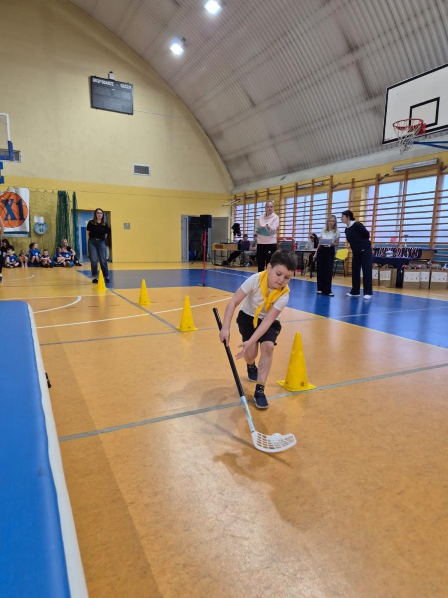 Zdjęcie w galerii na portalu naszwodzislaw.com: Festiwal dziecięcej energii. Przedszkolaki przejęły sportową halę [FOTO] wiadomości z regionu