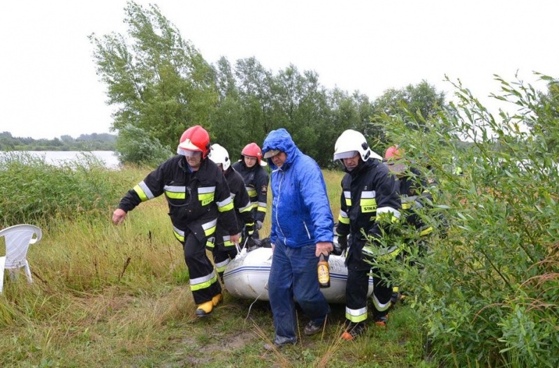 Zdjęcie w galerii na portalu naszwodzislaw.com: Odra zaskoczyła wędkarzy z Kokoszyc wiadomości z regionu