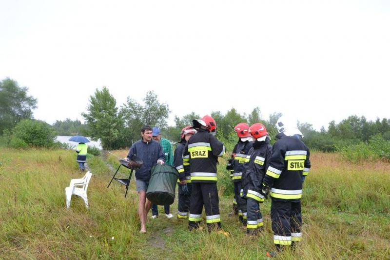 Zdjęcie w galerii na portalu naszwodzislaw.com: Odra zaskoczyła wędkarzy z Kokoszyc wiadomości z regionu