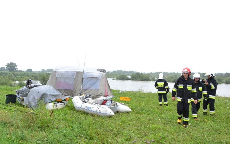 Zdjęcie w galerii na portalu naszwodzislaw.com: Odra zaskoczyła wędkarzy z Kokoszyc wiadomości z regionu