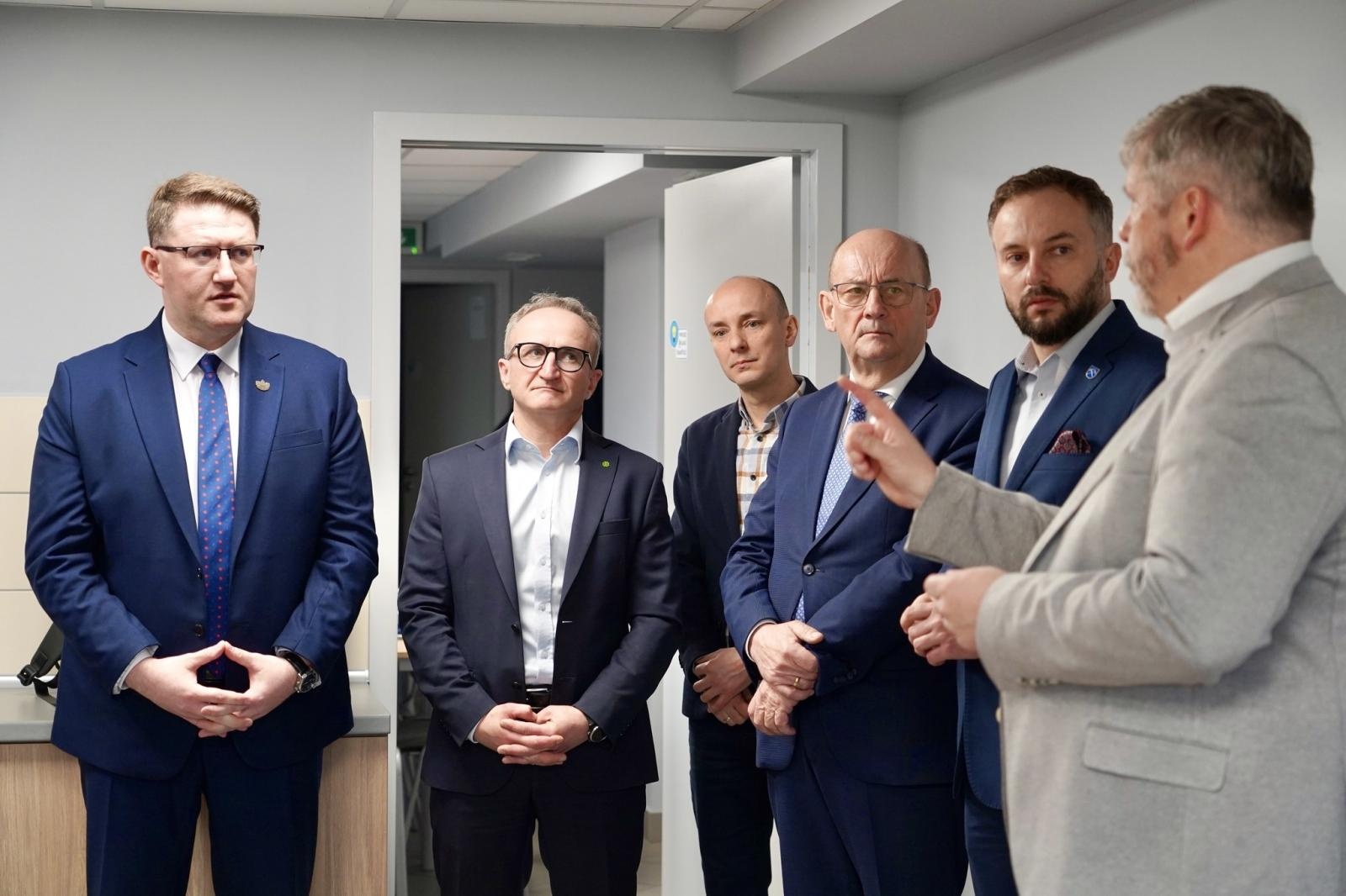 Zdjęcie w galerii na portalu naszwodzislaw.com: Od ochrony środowiska po zarządzanie kryzysowe. Ważna wizyta w Rydułtowach [FOTO] wiadomości z regionu