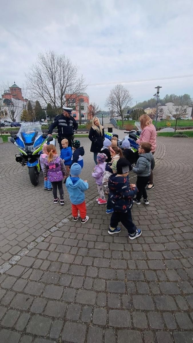 Zdjęcie w galerii na portalu naszwodzislaw.com: Bezpieczeństwo od najmłodszych lat. Spotkanie z policją w Mszanie wiadomości z regionu