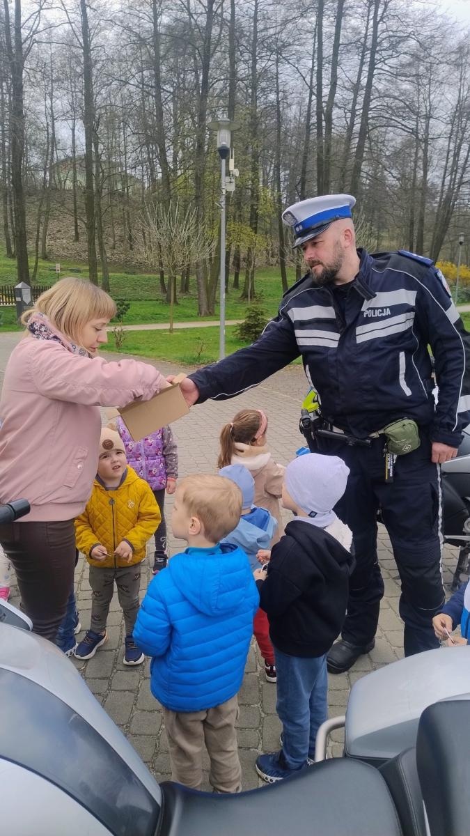 Zdjęcie w galerii na portalu naszwodzislaw.com: Bezpieczeństwo od najmłodszych lat. Spotkanie z policją w Mszanie wiadomości z regionu