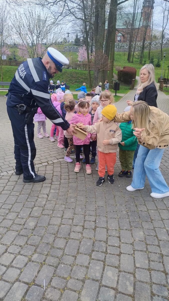 Zdjęcie w galerii na portalu naszwodzislaw.com: Bezpieczeństwo od najmłodszych lat. Spotkanie z policją w Mszanie wiadomości z regionu