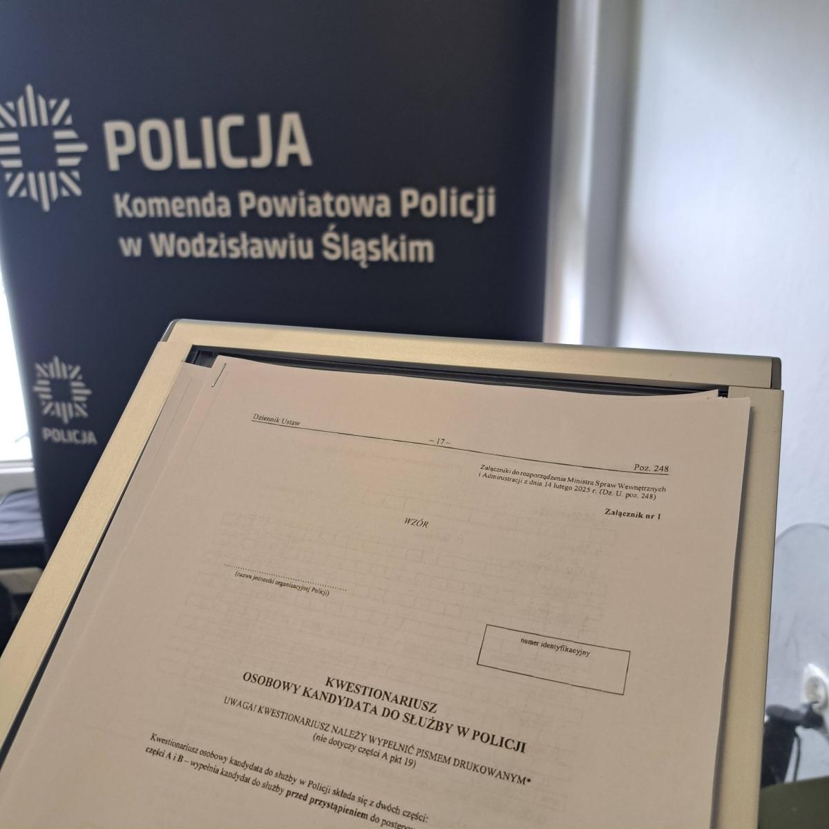 Zdjęcie w galerii na portalu naszwodzislaw.com: Praca, edukacja i mundur. Policja rekrutowała podczas targów w Wodzisławiu Śląskim wiadomości z regionu