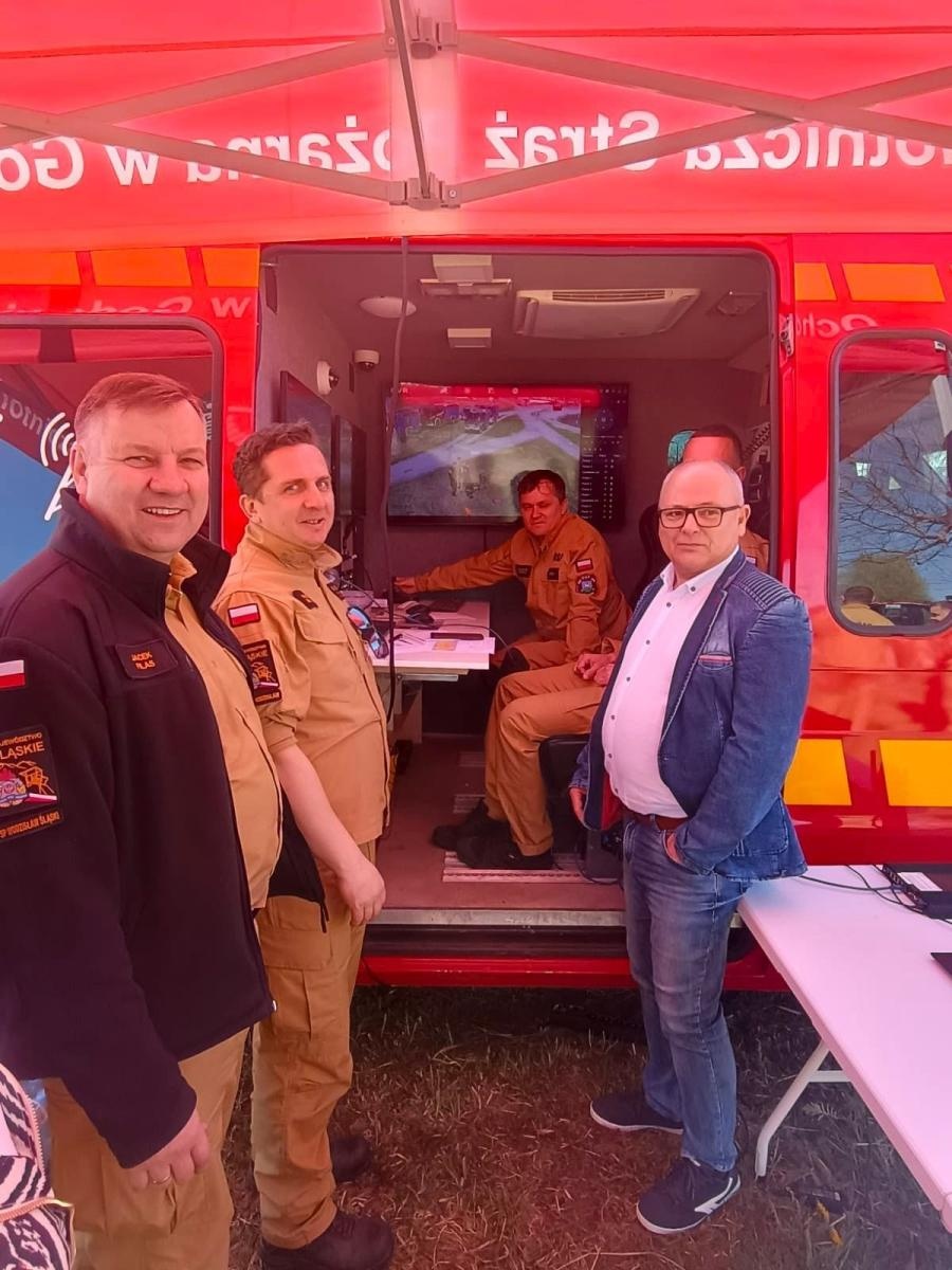 Zdjęcie w galerii na portalu naszwodzislaw.com: Ćwiczenia przeciwpowodziowe w Olzie. Służby sprawdziły gotowość do działania wiadomości z regionu