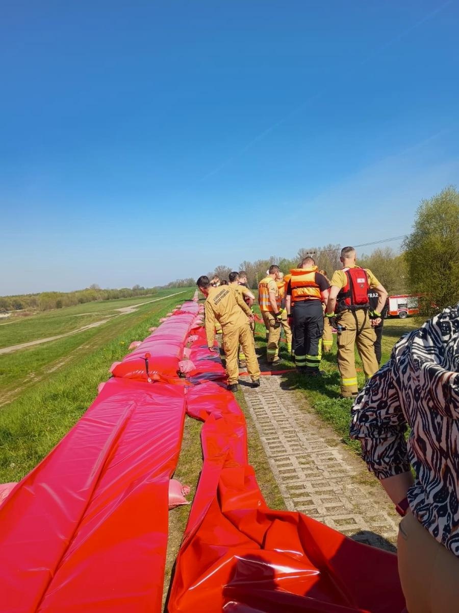Zdjęcie w galerii na portalu naszwodzislaw.com: Ćwiczenia przeciwpowodziowe w Olzie. Służby sprawdziły gotowość do działania wiadomości z regionu