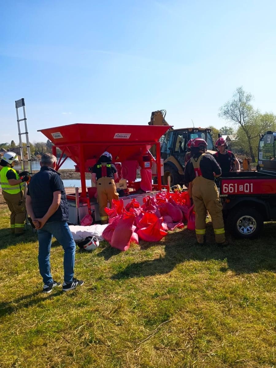 Zdjęcie w galerii na portalu naszwodzislaw.com: Ćwiczenia przeciwpowodziowe w Olzie. Służby sprawdziły gotowość do działania wiadomości z regionu