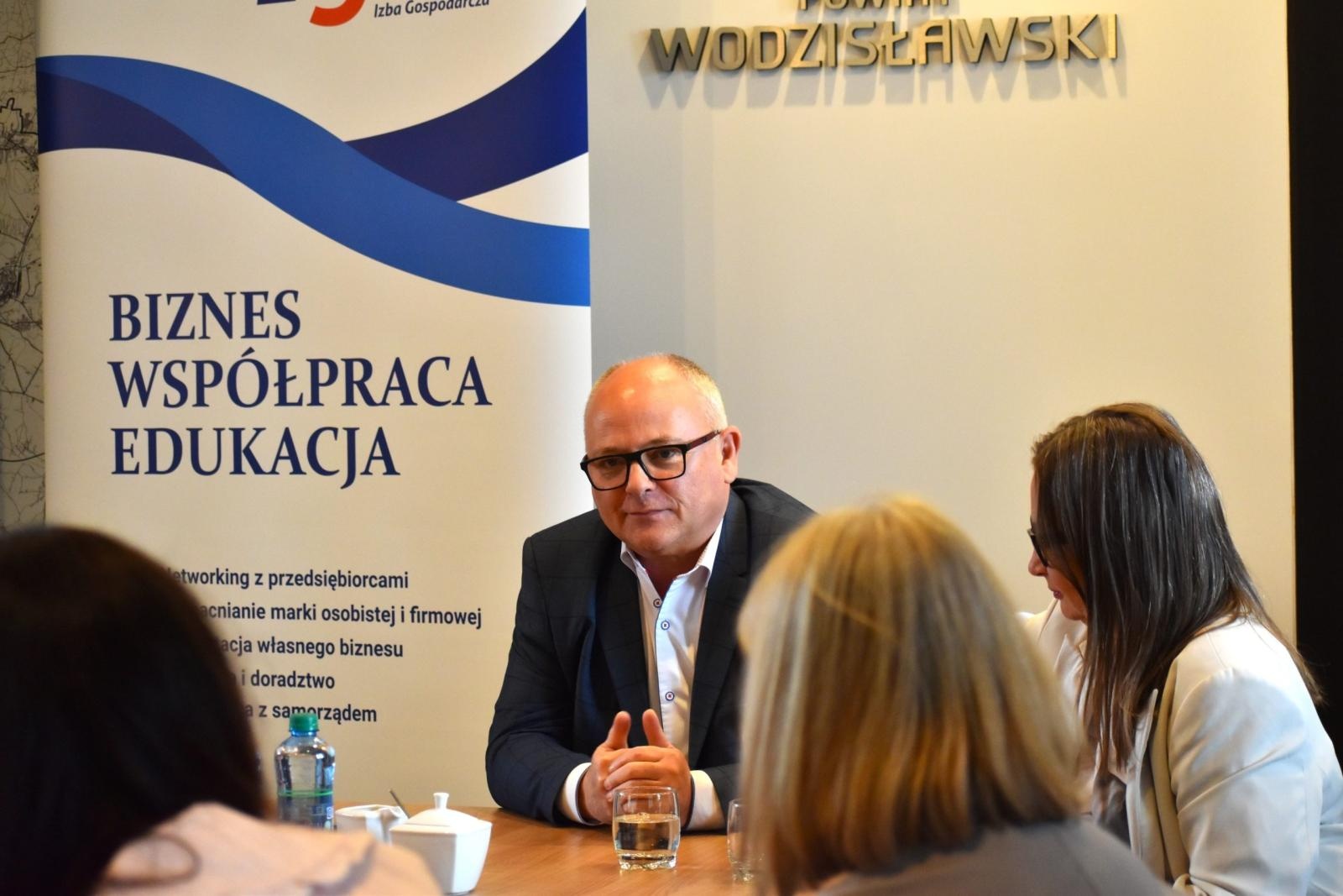 Zdjęcie w galerii na portalu naszwodzislaw.com: Szkoła bliżej biznesu. Powiat Wodzisławski i Izba Gospodarcza z nową inicjatywą wiadomości z regionu