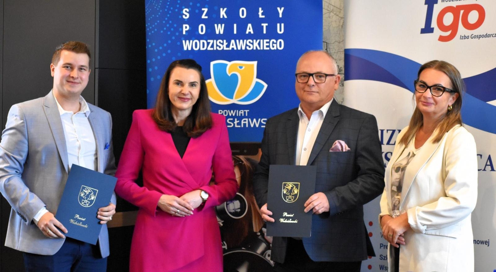 Zdjęcie w galerii na portalu naszwodzislaw.com: Szkoła bliżej biznesu. Powiat Wodzisławski i Izba Gospodarcza z nową inicjatywą wiadomości z regionu
