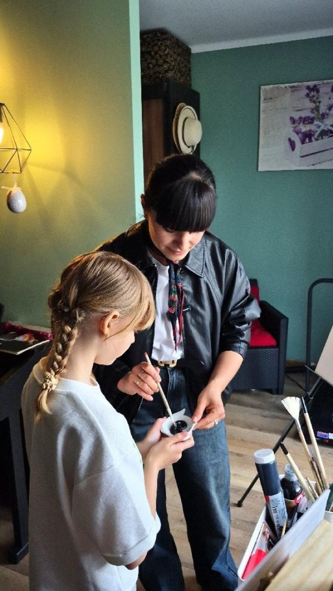 Zdjęcie w galerii na portalu naszwodzislaw.com: Muzyka, emocje i ważne przesłanie. Artyści Łez odwiedzili rodzinę zastępczą wiadomości z regionu