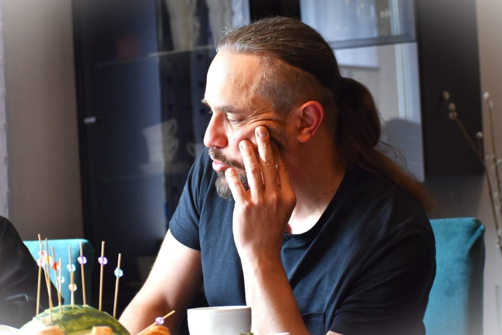 Zdjęcie w galerii na portalu naszwodzislaw.com: Muzyka, emocje i ważne przesłanie. Artyści Łez odwiedzili rodzinę zastępczą wiadomości z regionu