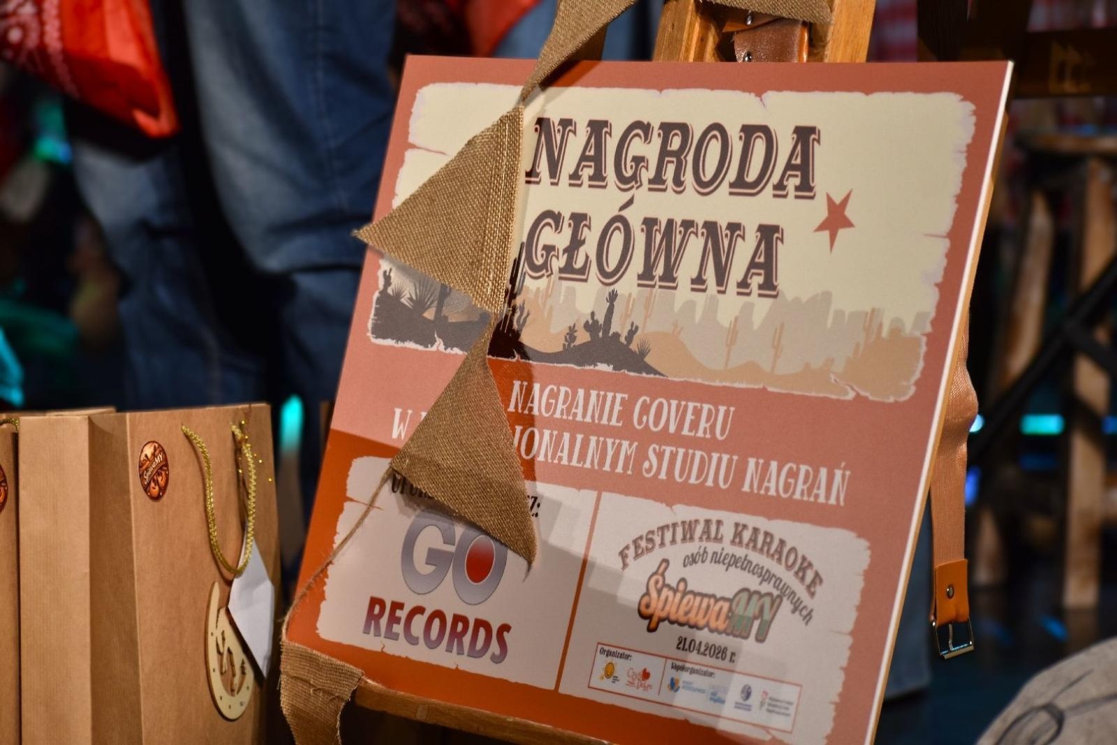 Zdjęcie w galerii na portalu naszwodzislaw.com: Dziki Zachód w rytmie muzyki. Za nami IX Festiwal Karaoke ŚpiewaMY wiadomości z regionu