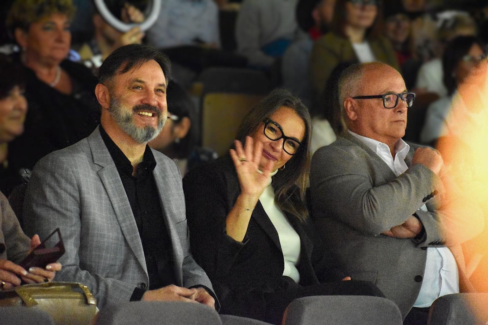 Zdjęcie w galerii na portalu naszwodzislaw.com: Dziki Zachód w rytmie muzyki. Za nami IX Festiwal Karaoke ŚpiewaMY wiadomości z regionu