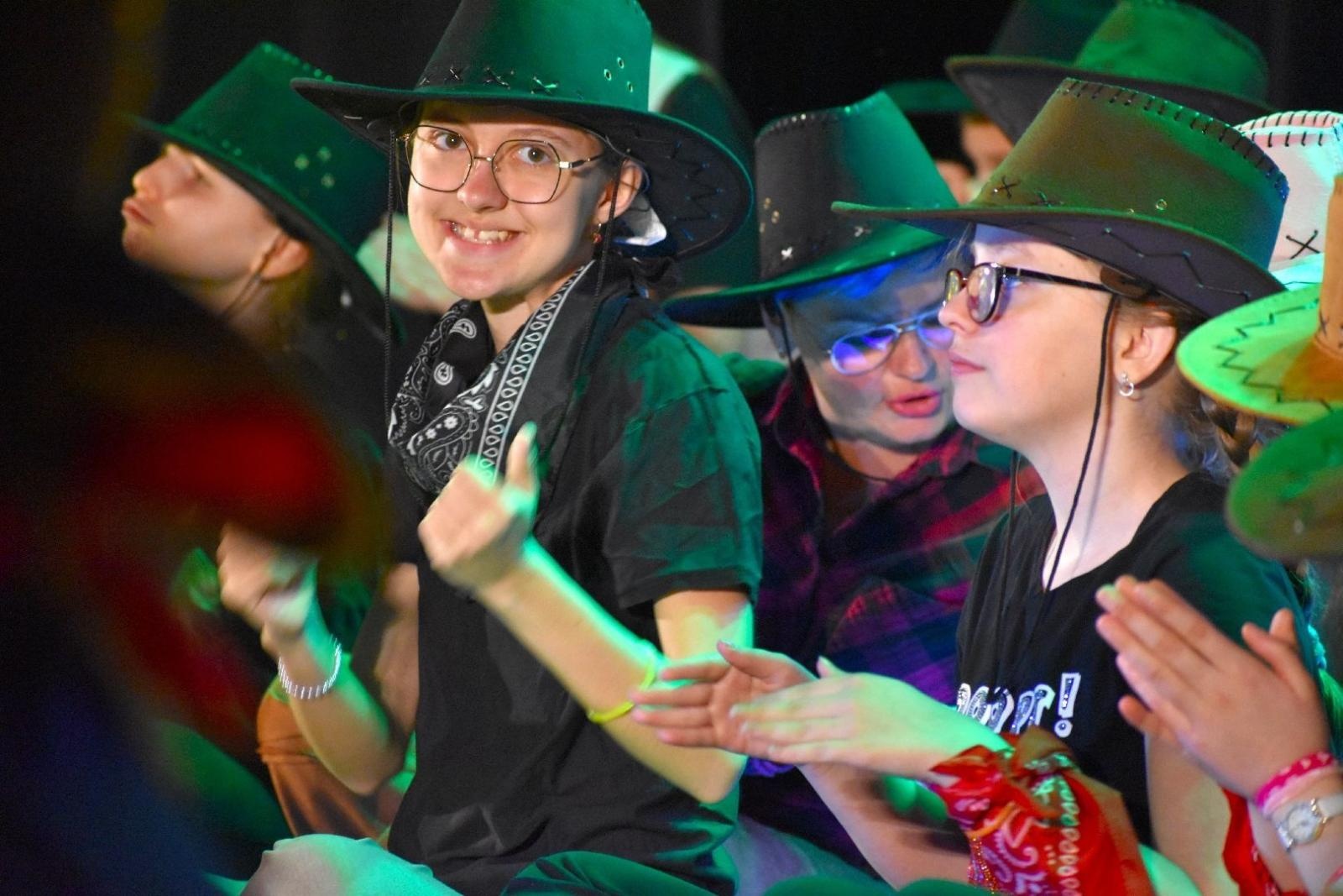 Zdjęcie w galerii na portalu naszwodzislaw.com: Dziki Zachód w rytmie muzyki. Za nami IX Festiwal Karaoke ŚpiewaMY wiadomości z regionu