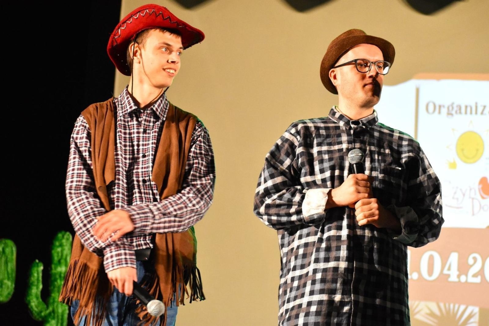 Zdjęcie w galerii na portalu naszwodzislaw.com: Dziki Zachód w rytmie muzyki. Za nami IX Festiwal Karaoke ŚpiewaMY wiadomości z regionu