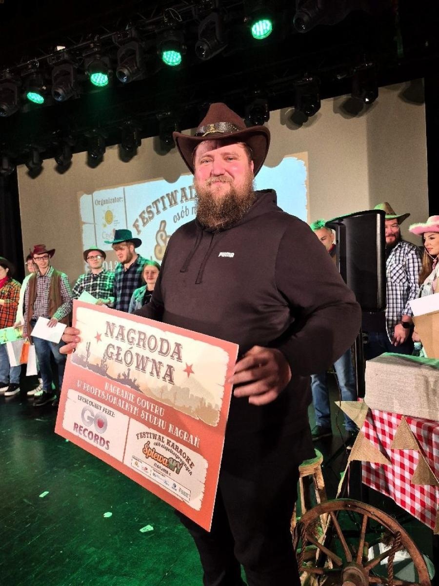 Zdjęcie w galerii na portalu naszwodzislaw.com: Dziki Zachód w rytmie muzyki. Za nami IX Festiwal Karaoke ŚpiewaMY wiadomości z regionu