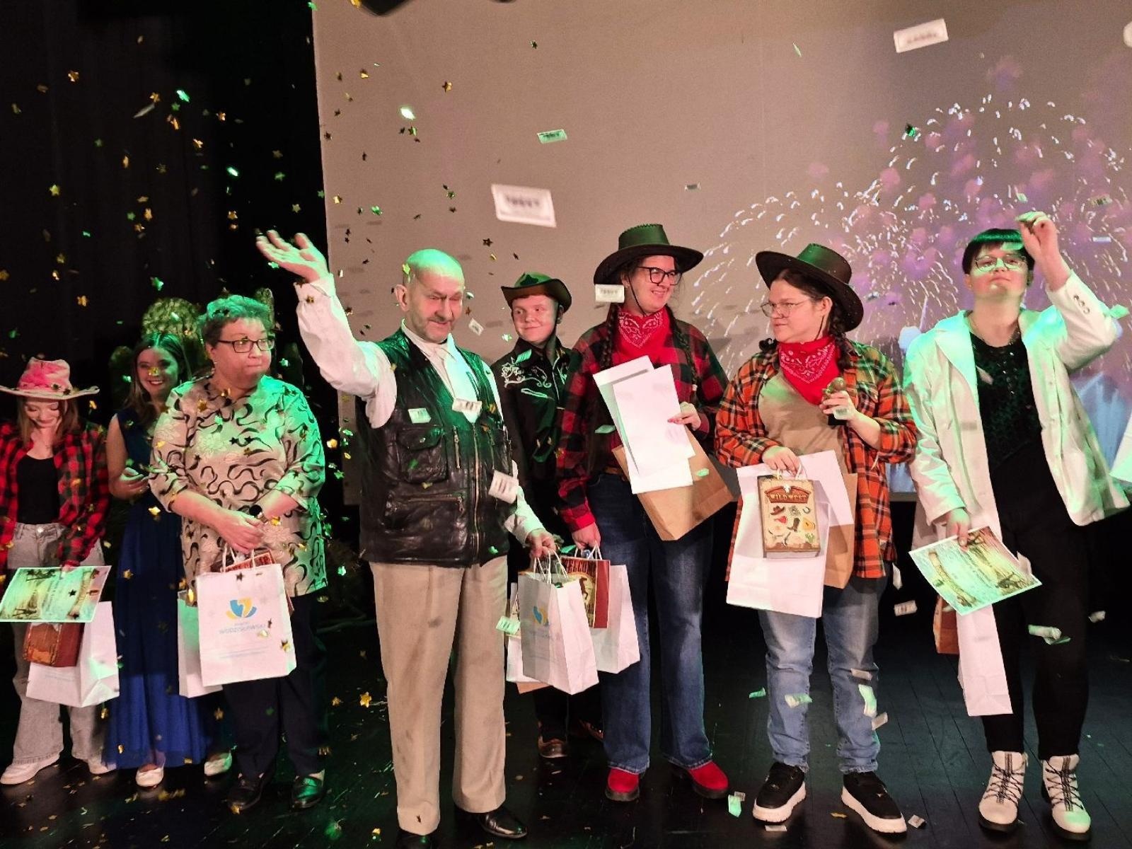 Zdjęcie w galerii na portalu naszwodzislaw.com: Dziki Zachód w rytmie muzyki. Za nami IX Festiwal Karaoke ŚpiewaMY wiadomości z regionu