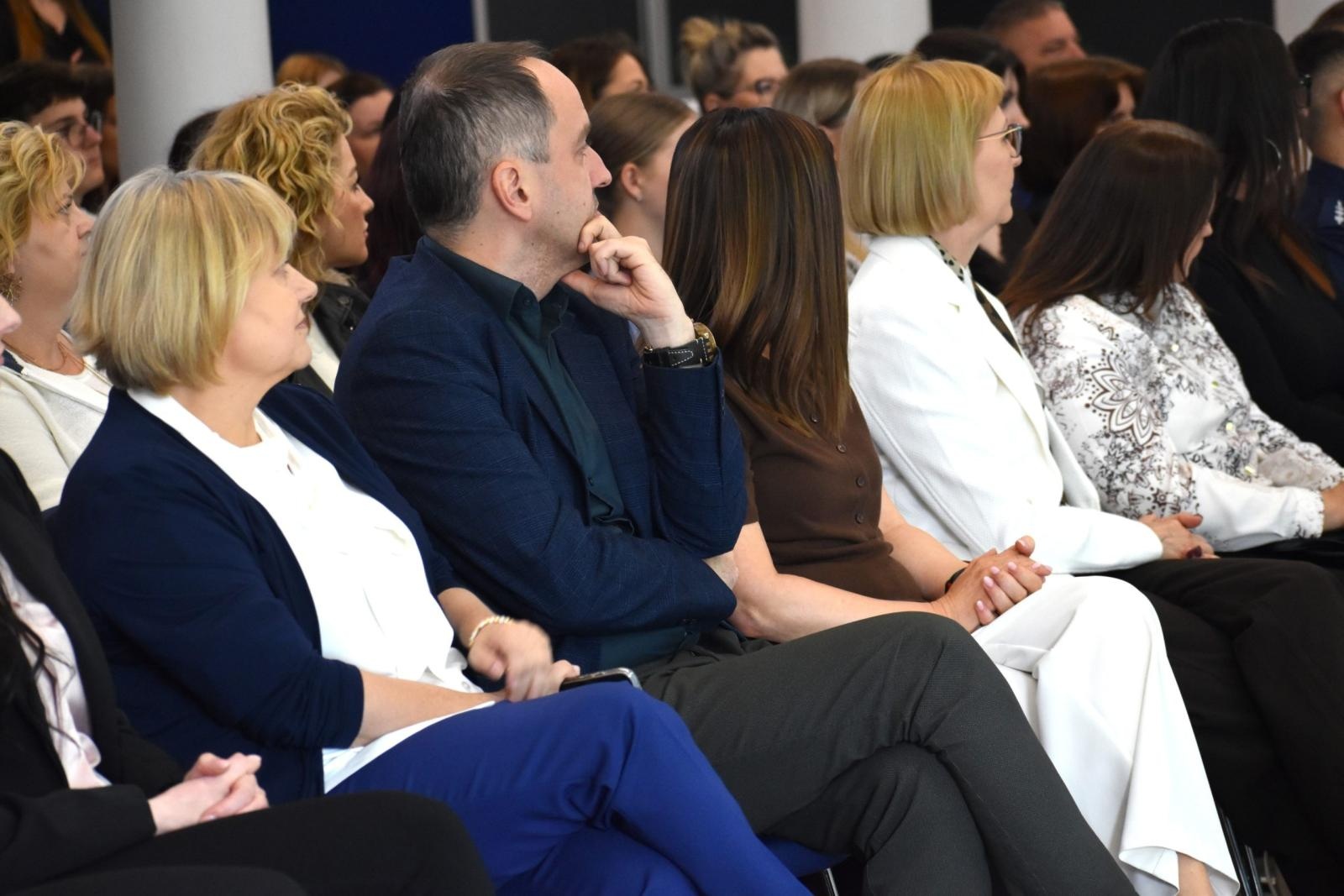 Zdjęcie w galerii na portalu naszwodzislaw.com: Młodzi na starcie kariery. Podsumowano IV edycję Zawodowego Debiutu wiadomości z regionu