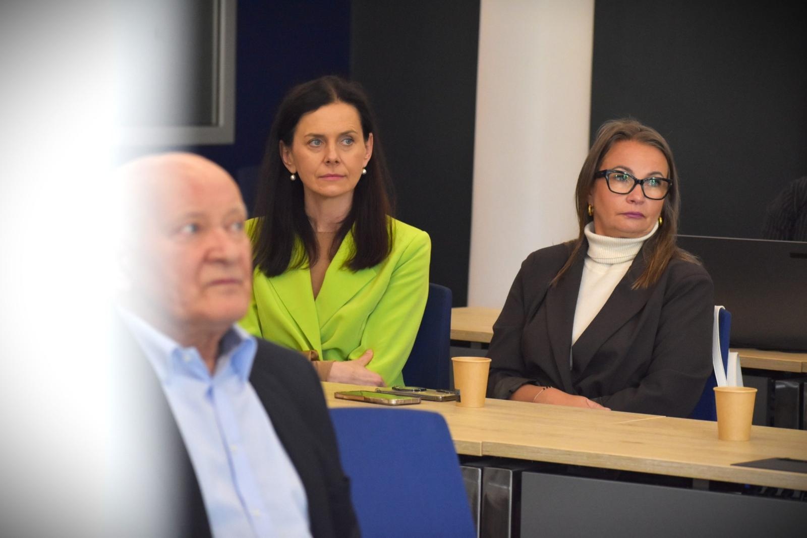 Zdjęcie w galerii na portalu naszwodzislaw.com: Młodzi na starcie kariery. Podsumowano IV edycję Zawodowego Debiutu wiadomości z regionu