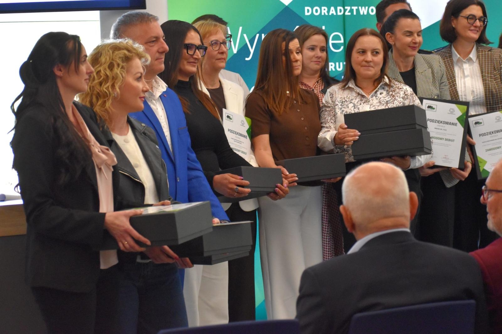 Zdjęcie w galerii na portalu naszwodzislaw.com: Młodzi na starcie kariery. Podsumowano IV edycję Zawodowego Debiutu wiadomości z regionu