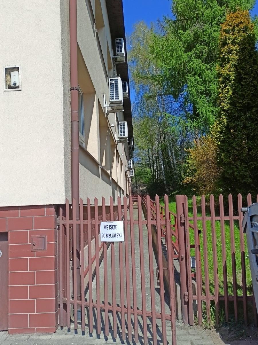 Zdjęcie w galerii na portalu naszwodzislaw.com: Utrudnienia w dostępie do biblioteki z powodu prac remontowych wiadomości z regionu