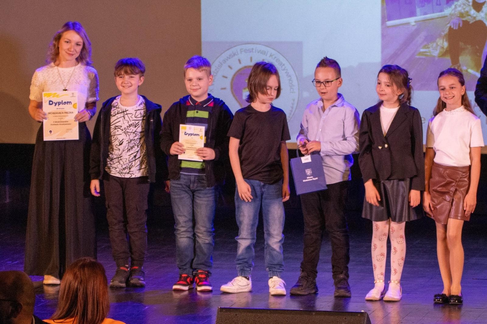 Zdjęcie w galerii na portalu naszwodzislaw.com: Kreatywność bez granic. Znamy zwycięzców jubileuszowego festiwalu w Wodzisławiu wiadomości z regionu