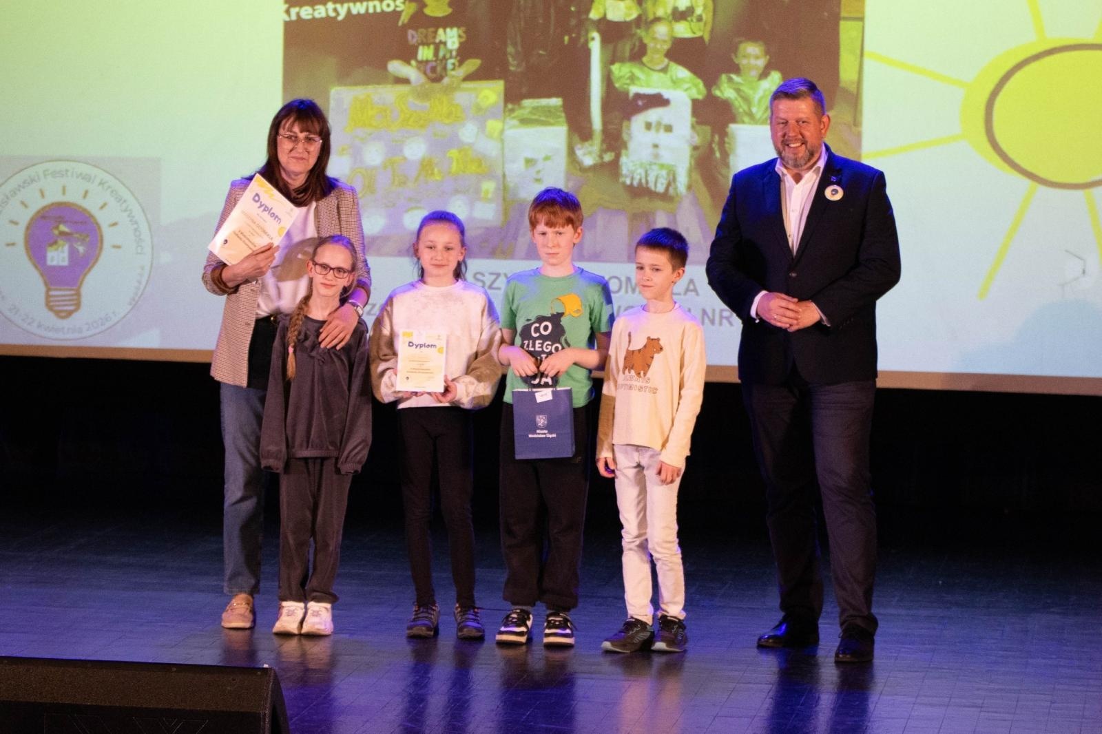 Zdjęcie w galerii na portalu naszwodzislaw.com: Kreatywność bez granic. Znamy zwycięzców jubileuszowego festiwalu w Wodzisławiu wiadomości z regionu