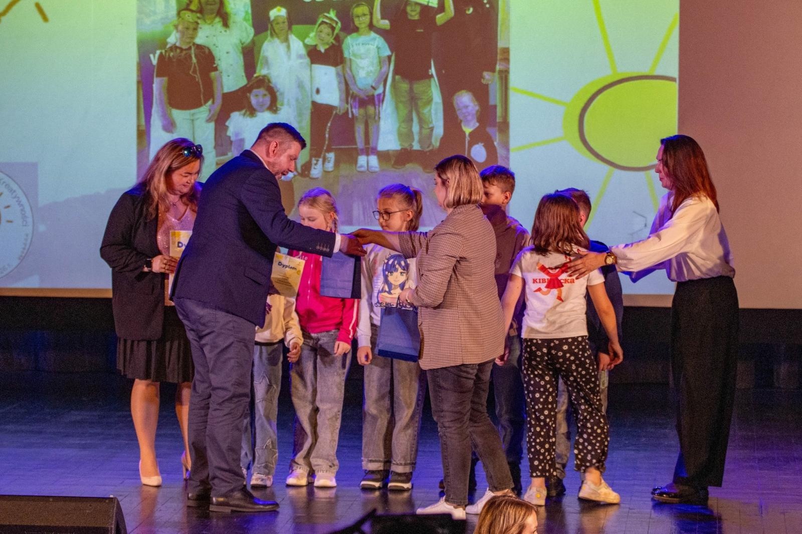 Zdjęcie w galerii na portalu naszwodzislaw.com: Kreatywność bez granic. Znamy zwycięzców jubileuszowego festiwalu w Wodzisławiu wiadomości z regionu