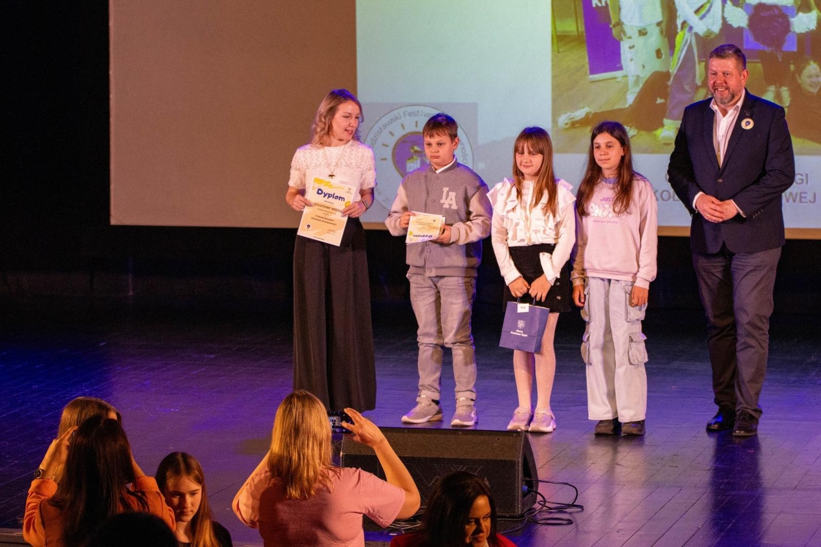 Zdjęcie w galerii na portalu naszwodzislaw.com: Kreatywność bez granic. Znamy zwycięzców jubileuszowego festiwalu w Wodzisławiu wiadomości z regionu