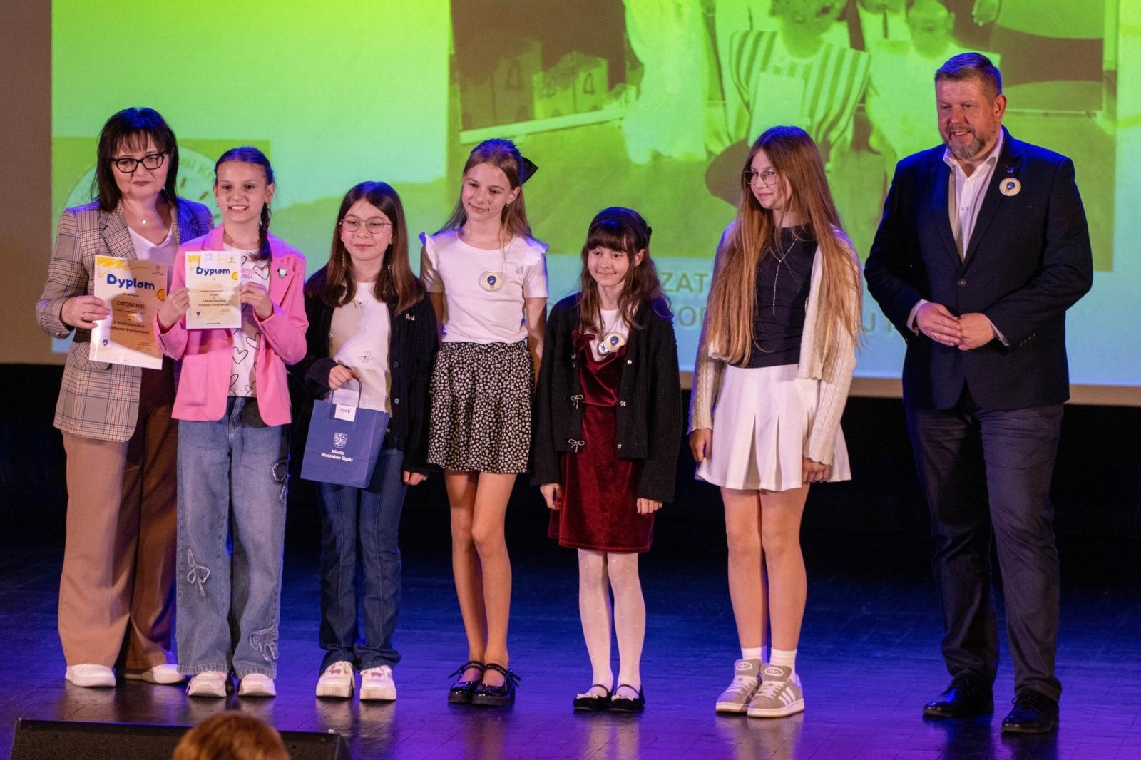 Zdjęcie w galerii na portalu naszwodzislaw.com: Kreatywność bez granic. Znamy zwycięzców jubileuszowego festiwalu w Wodzisławiu wiadomości z regionu