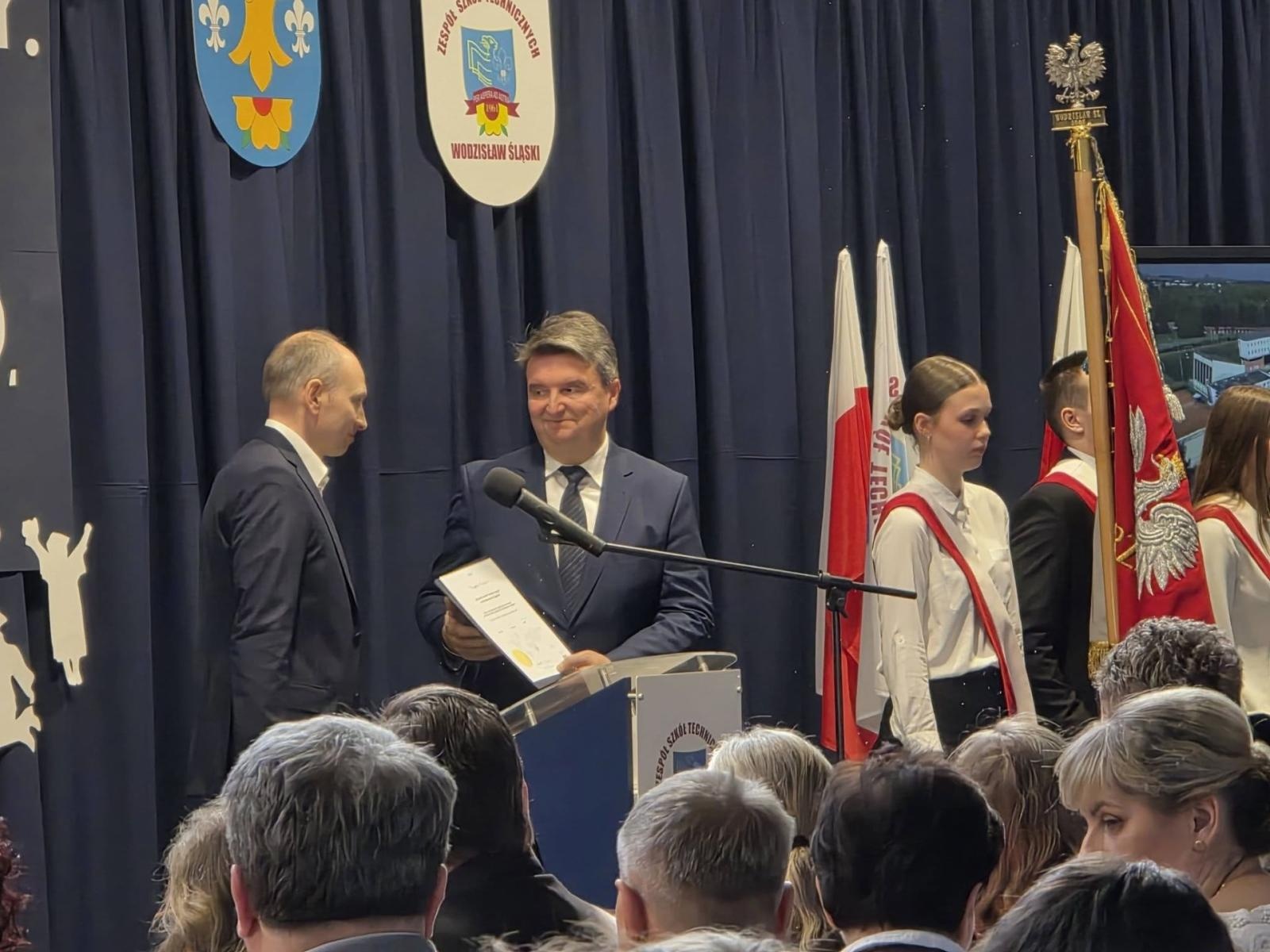 Zdjęcie w galerii na portalu naszwodzislaw.com: Uczniowie z Wodzisławia zmieniają świat. Zebrali pieniądze na studnię w Afryce wiadomości z regionu