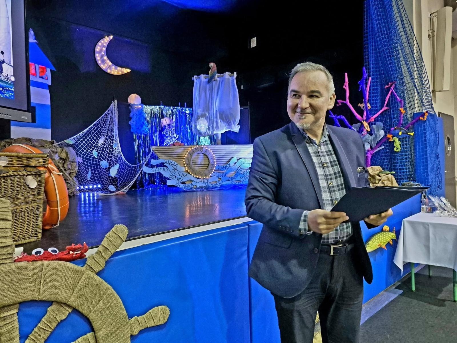 Zdjęcie w galerii na portalu naszwodzislaw.com: Wybierz kurs na marzenia. Maturzyści z Pszowa żegnają szkołę wiadomości z regionu