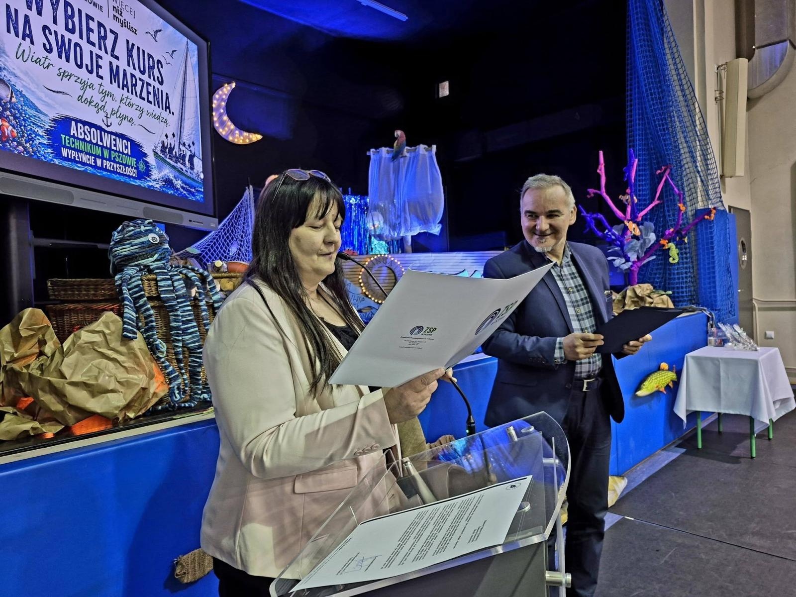 Zdjęcie w galerii na portalu naszwodzislaw.com: Wybierz kurs na marzenia. Maturzyści z Pszowa żegnają szkołę wiadomości z regionu