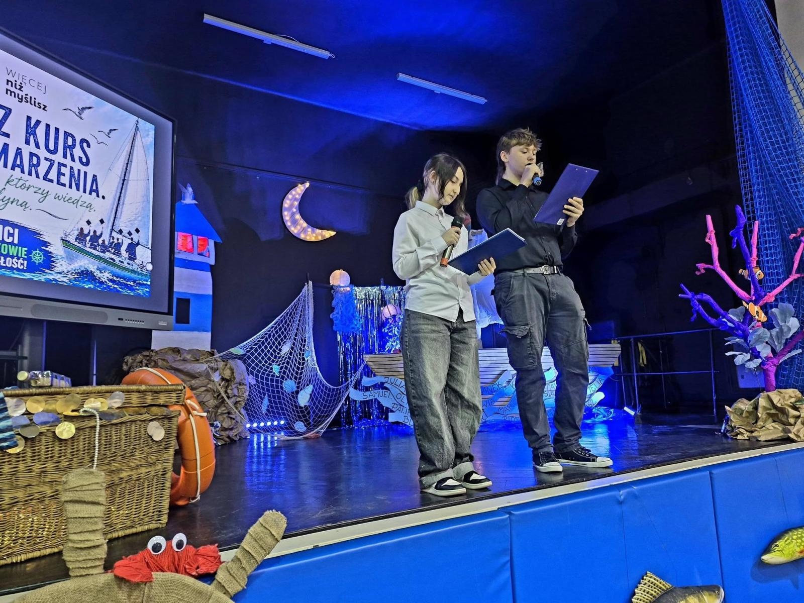 Zdjęcie w galerii na portalu naszwodzislaw.com: Wybierz kurs na marzenia. Maturzyści z Pszowa żegnają szkołę wiadomości z regionu