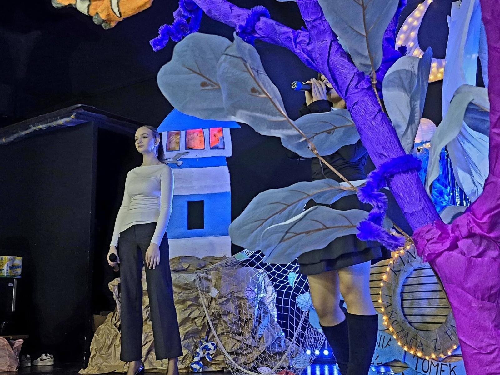 Zdjęcie w galerii na portalu naszwodzislaw.com: Wybierz kurs na marzenia. Maturzyści z Pszowa żegnają szkołę wiadomości z regionu