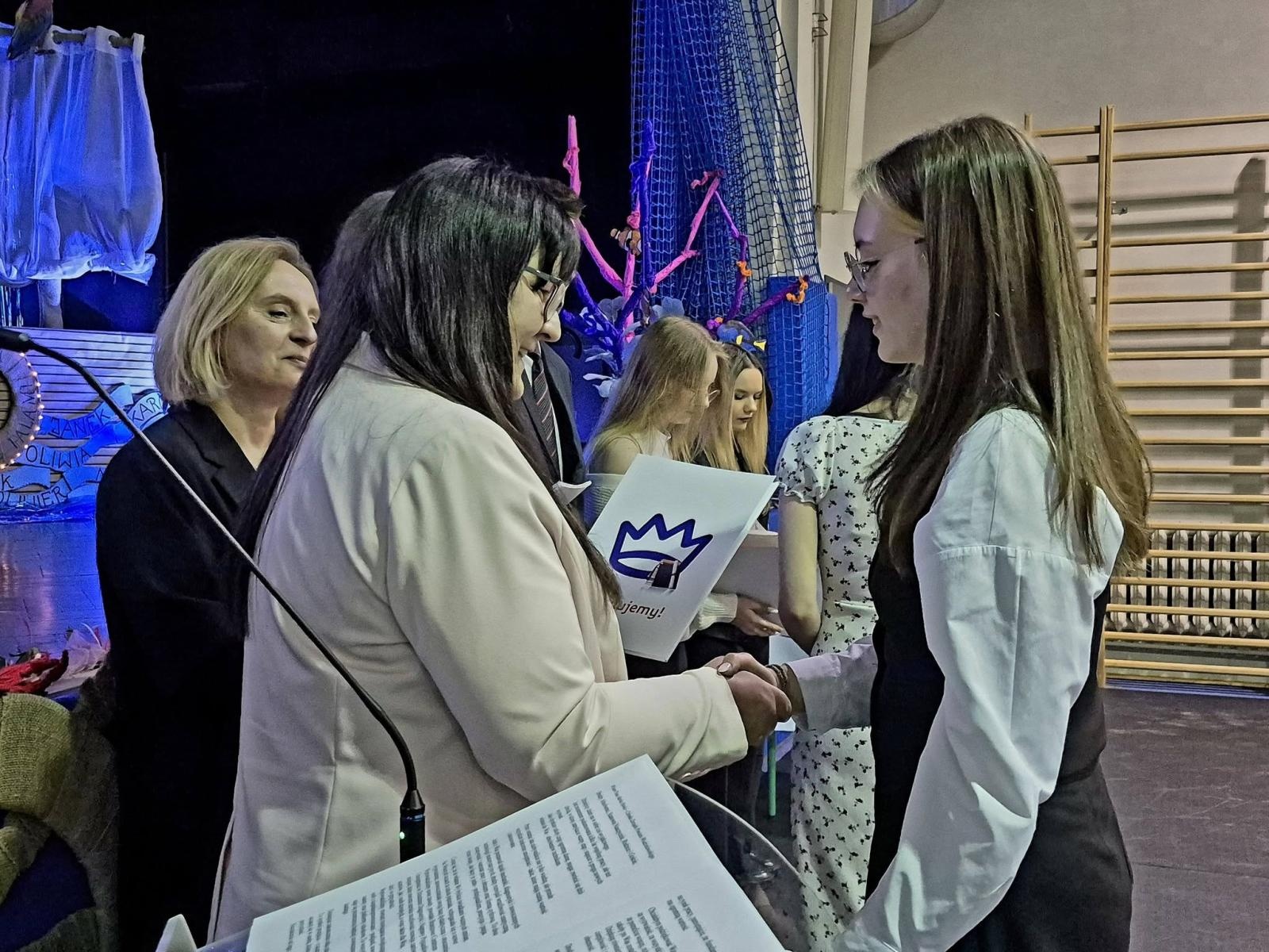 Zdjęcie w galerii na portalu naszwodzislaw.com: Wybierz kurs na marzenia. Maturzyści z Pszowa żegnają szkołę wiadomości z regionu