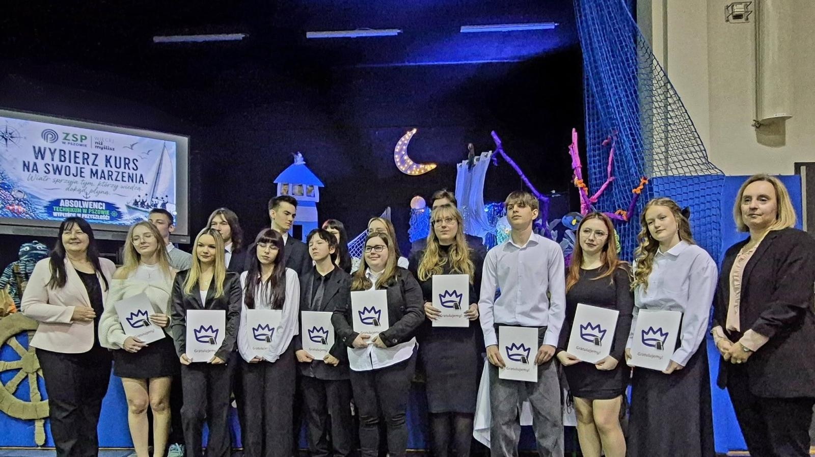 Zdjęcie w galerii na portalu naszwodzislaw.com: Wybierz kurs na marzenia. Maturzyści z Pszowa żegnają szkołę wiadomości z regionu