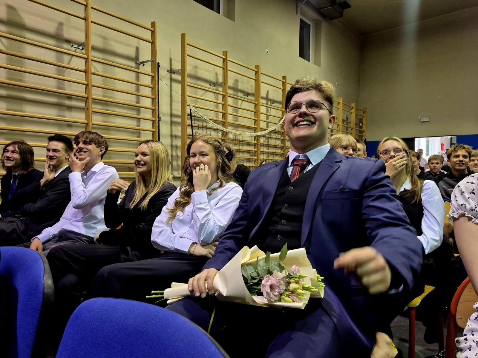 Zdjęcie w galerii na portalu naszwodzislaw.com: Wybierz kurs na marzenia. Maturzyści z Pszowa żegnają szkołę wiadomości z regionu