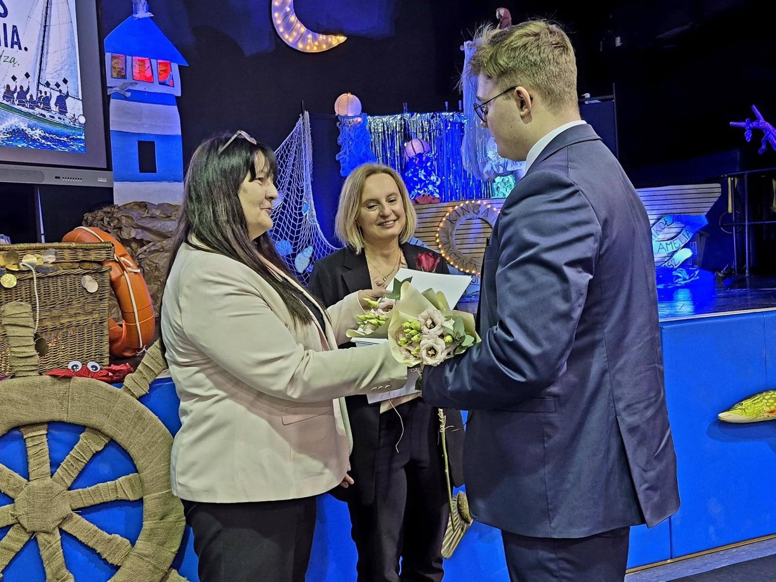 Zdjęcie w galerii na portalu naszwodzislaw.com: Wybierz kurs na marzenia. Maturzyści z Pszowa żegnają szkołę wiadomości z regionu