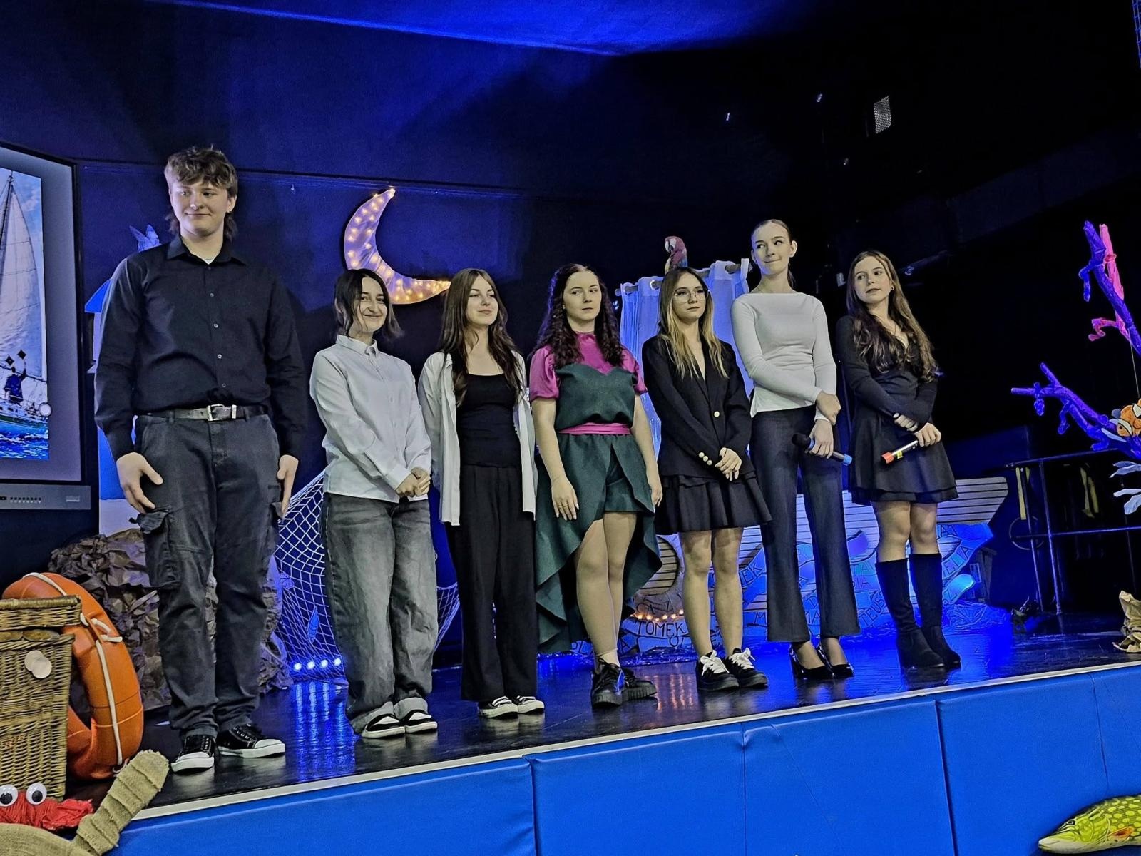 Zdjęcie w galerii na portalu naszwodzislaw.com: Wybierz kurs na marzenia. Maturzyści z Pszowa żegnają szkołę wiadomości z regionu