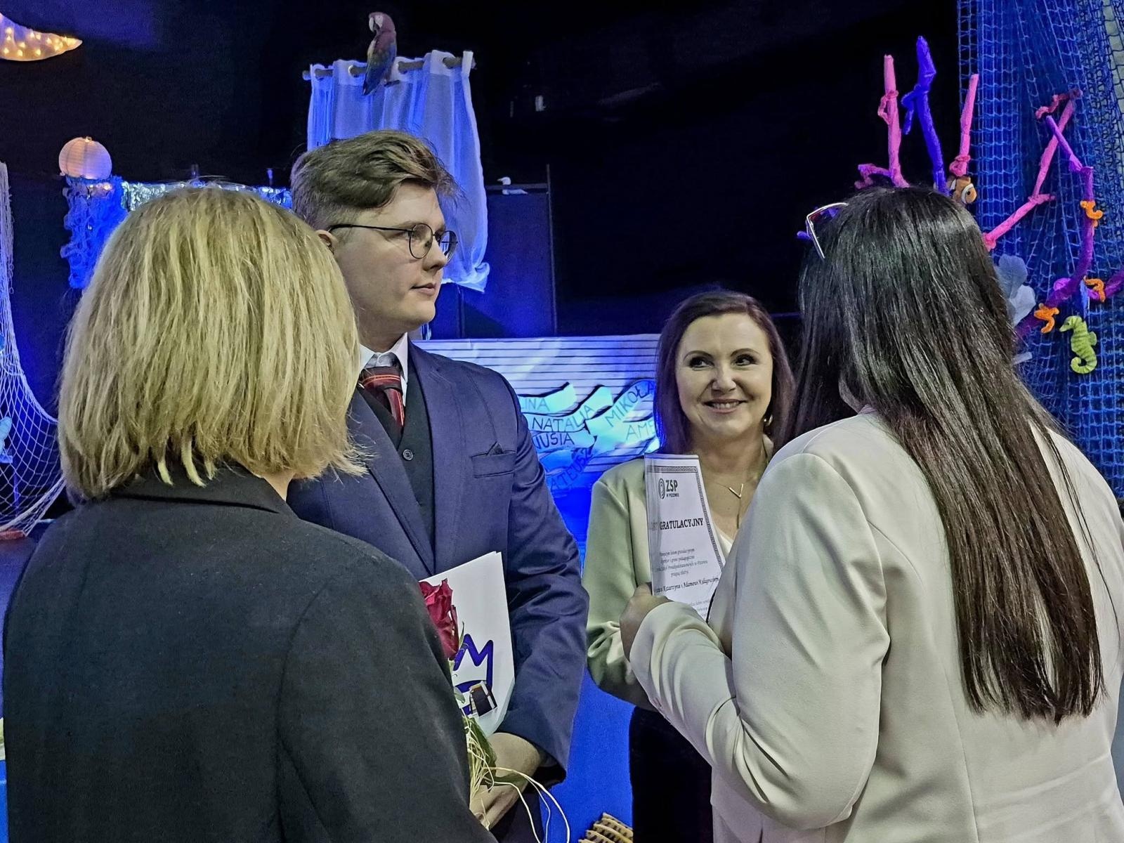 Zdjęcie w galerii na portalu naszwodzislaw.com: Wybierz kurs na marzenia. Maturzyści z Pszowa żegnają szkołę wiadomości z regionu