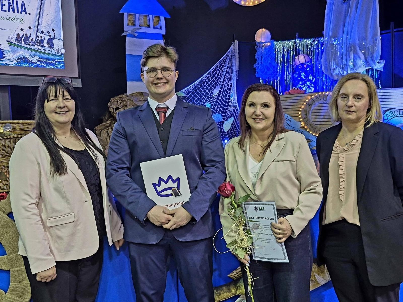 Zdjęcie w galerii na portalu naszwodzislaw.com: Wybierz kurs na marzenia. Maturzyści z Pszowa żegnają szkołę wiadomości z regionu