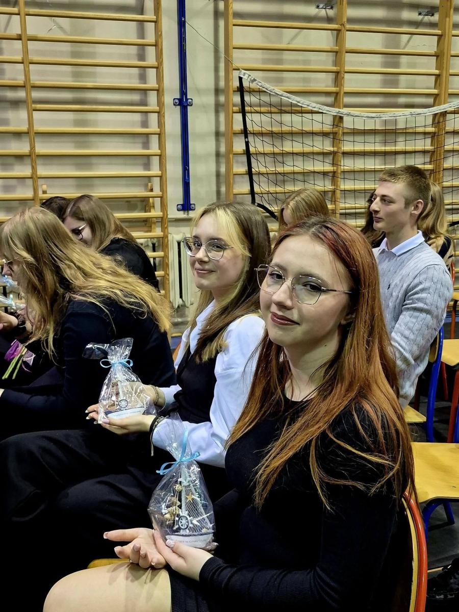 Zdjęcie w galerii na portalu naszwodzislaw.com: Wybierz kurs na marzenia. Maturzyści z Pszowa żegnają szkołę wiadomości z regionu