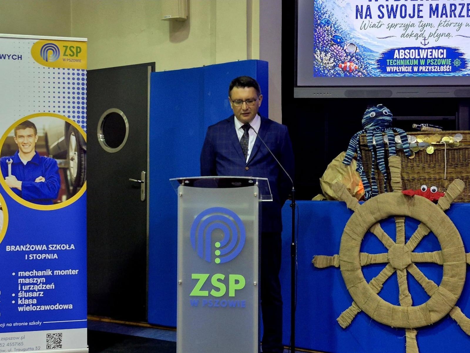 Zdjęcie w galerii na portalu naszwodzislaw.com: Wybierz kurs na marzenia. Maturzyści z Pszowa żegnają szkołę wiadomości z regionu