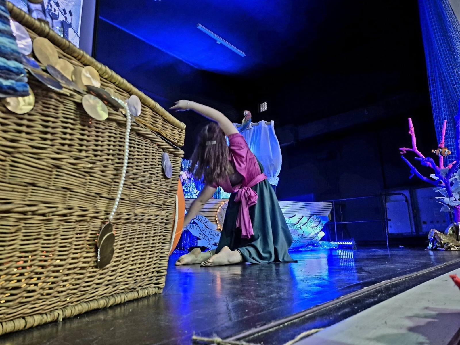 Zdjęcie w galerii na portalu naszwodzislaw.com: Wybierz kurs na marzenia. Maturzyści z Pszowa żegnają szkołę wiadomości z regionu